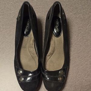 Elegant Black Flats with Button Details
